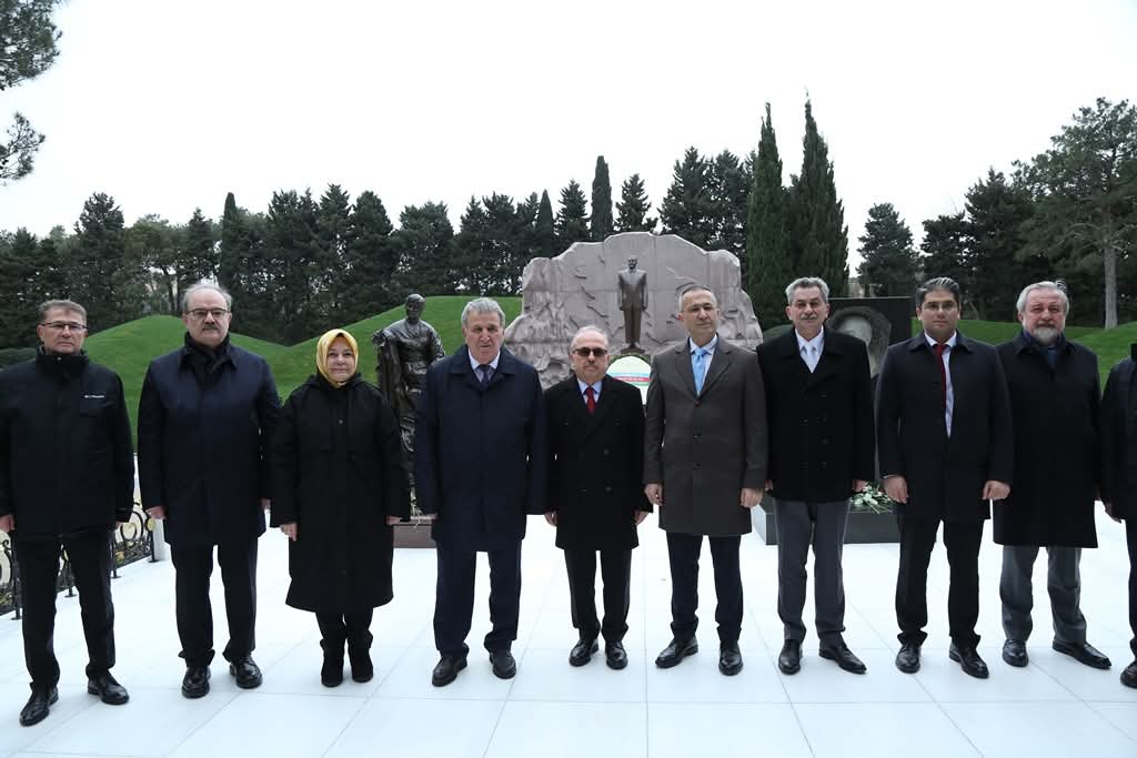 Bilim insanları Bakü'de buluştu: 100 yıllık miras geleceğe taşınıyor
